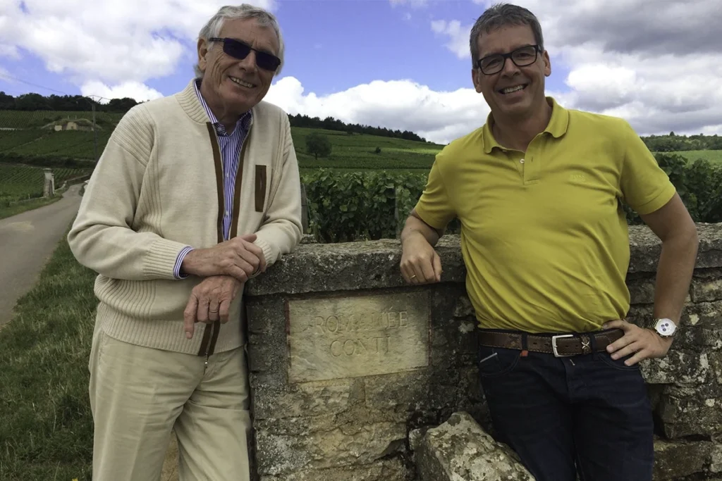 Heiler und Burmeister an der Mauer der Lage Romanée-Conti im Burgund