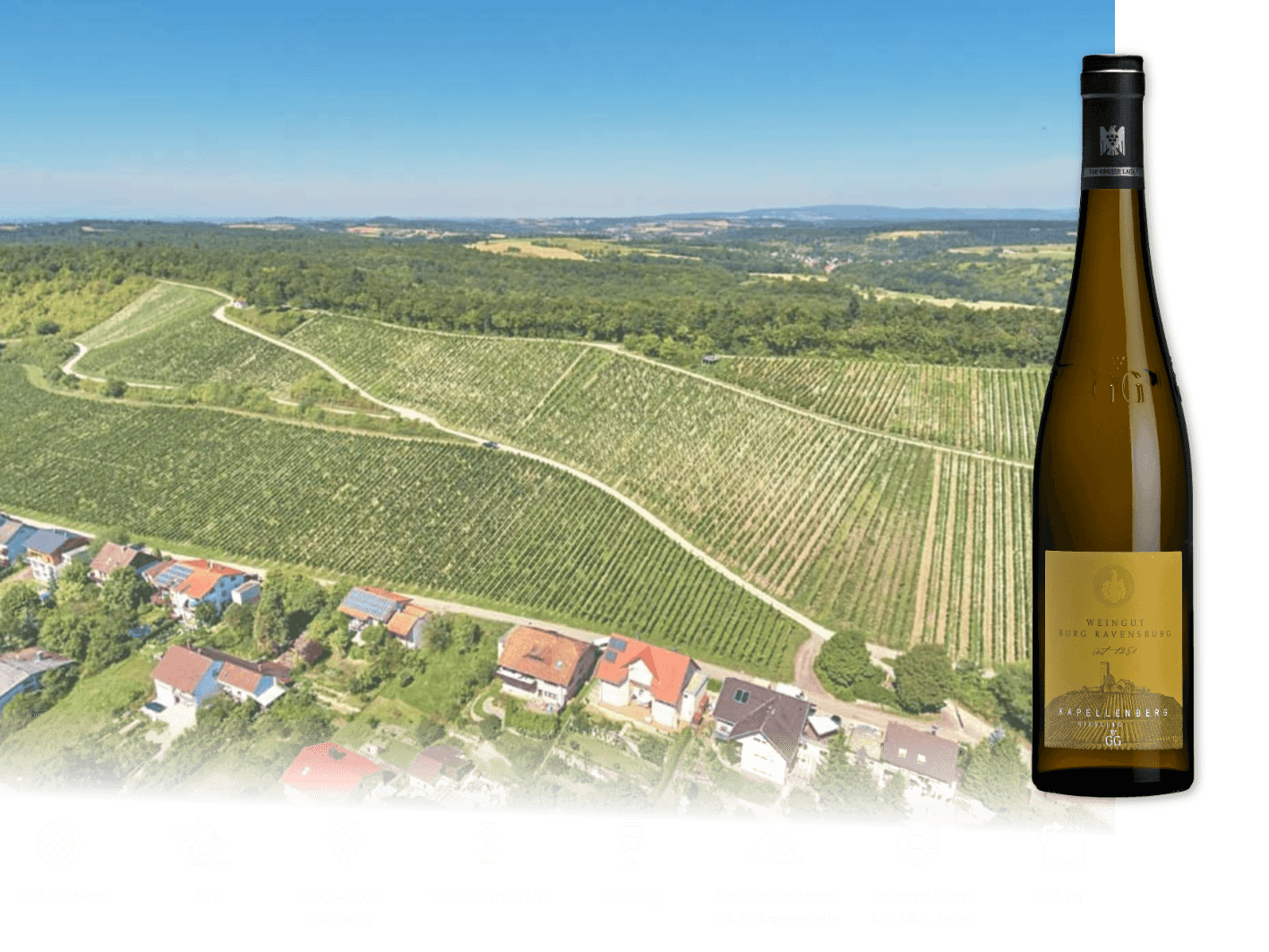 Weißweinflasche Kapellenberg vor Luftbild der Weinberge oberhalb von Sulzfeld